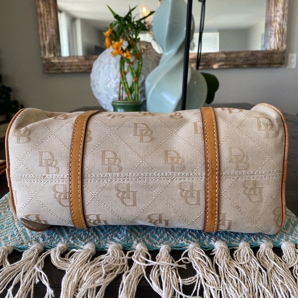 🌺Dooney & Bourke Signature Logo Purse & Wallet Set (Tan) w/Silver Hardware. - Picture 10 of 14